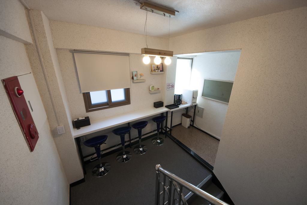 K-Guesthouse Sinchon 2 Сеул Экстерьер фото